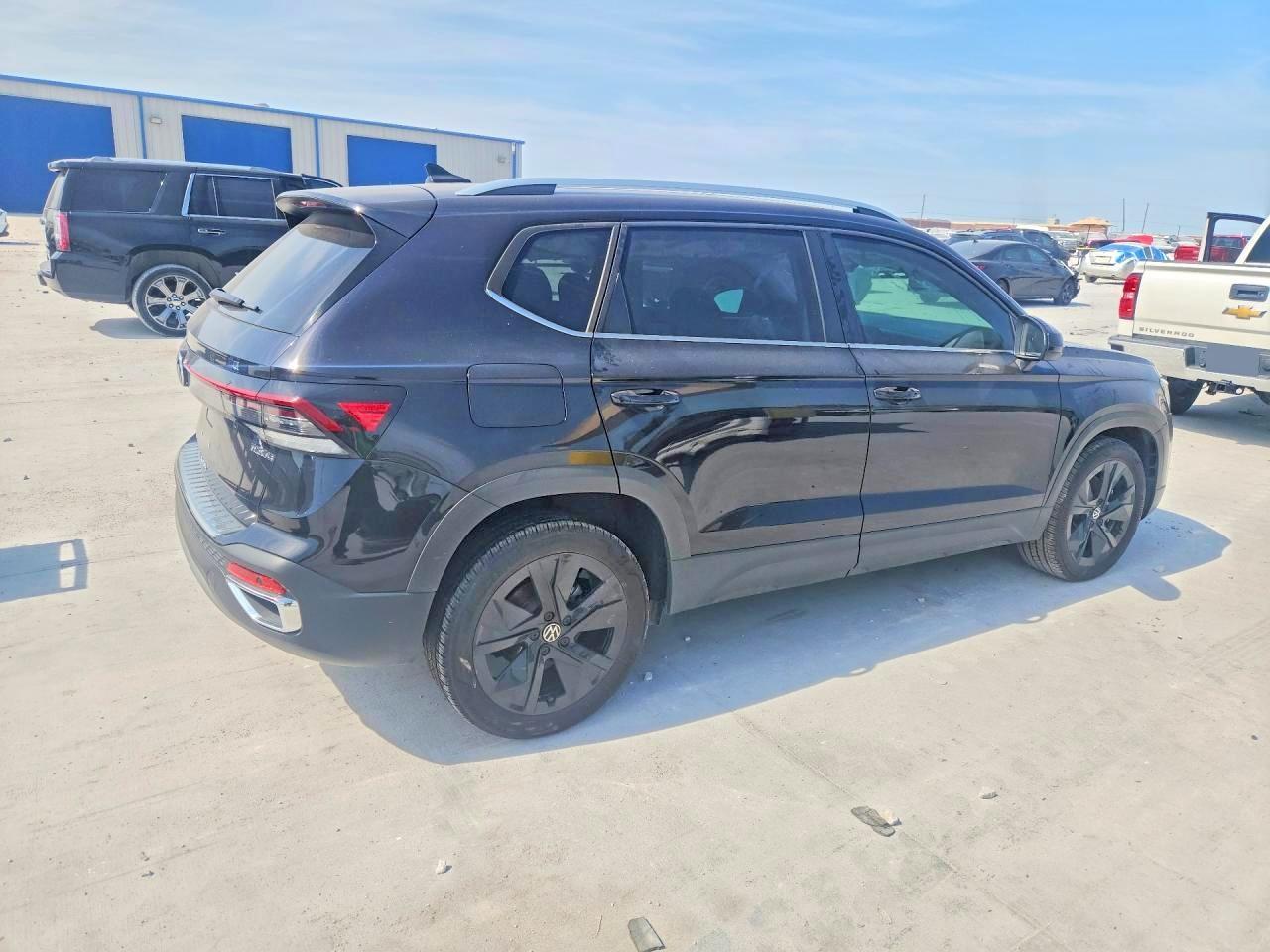 2025 Volkswagen Taos Se - Image 3