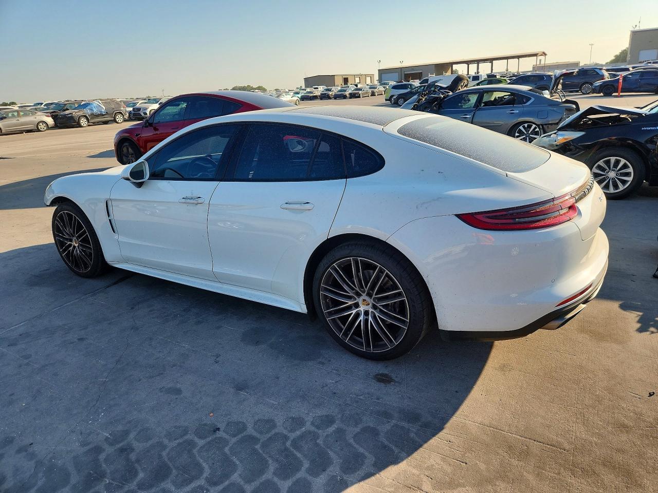 2018 Porsche Panamera 4 - Фото 2