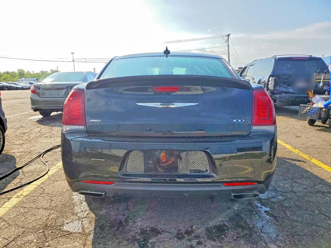 2016 Chrysler 300 S - Image 6