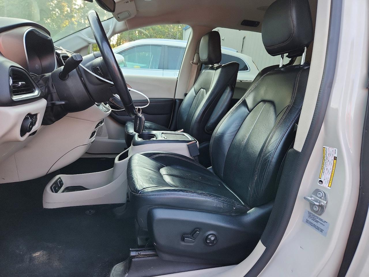 2017 Chrysler Pacifica Touring L Plus - Image 7