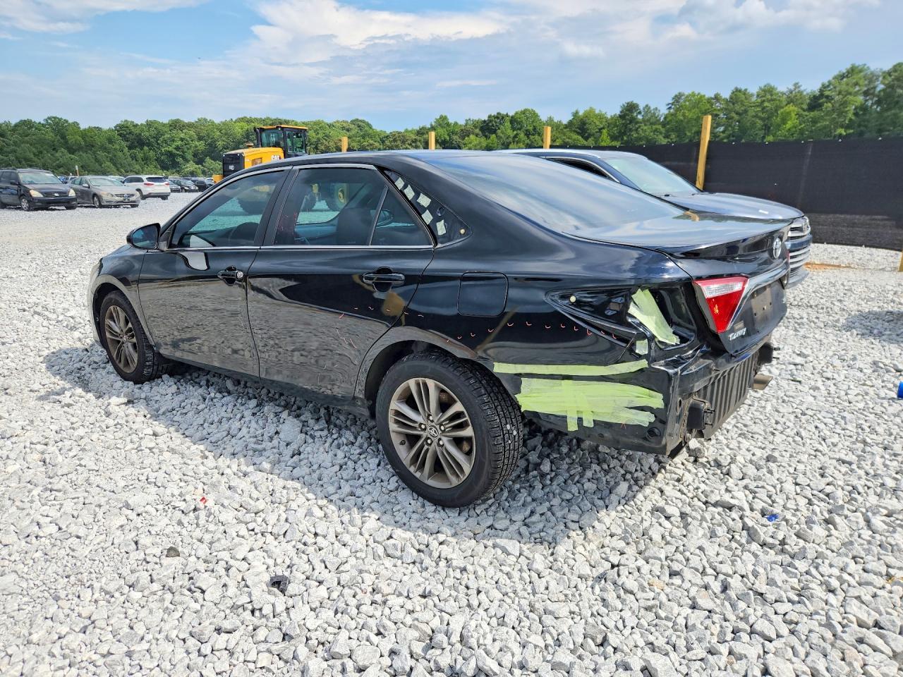 2016 Toyota Camry Se - Фото 2
