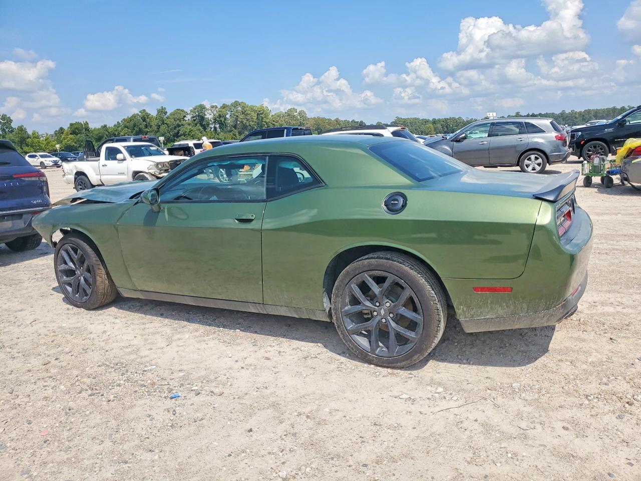 2022 Dodge Challenger Sxt - Фото 2