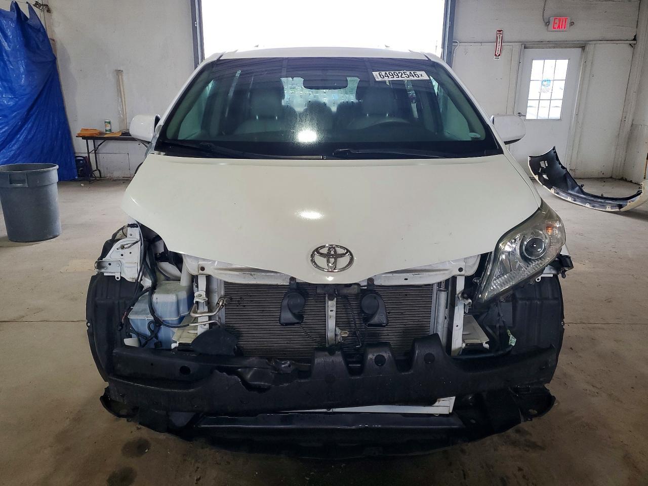 2011 Toyota Sienna Xle 8-Passenger - Image 5