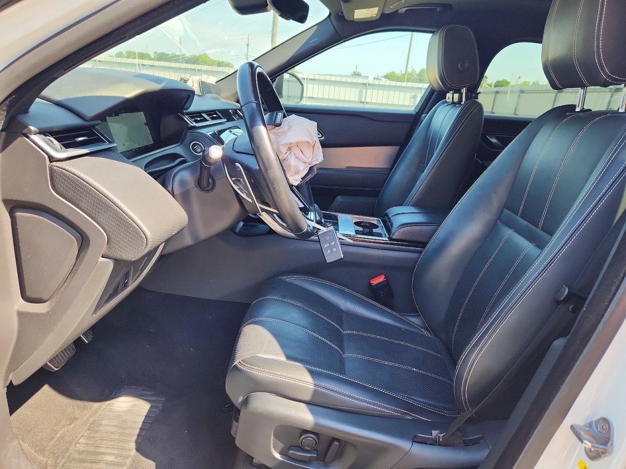 2021 Land Rover Range Rover Velar R-Dynamic S - Image 7