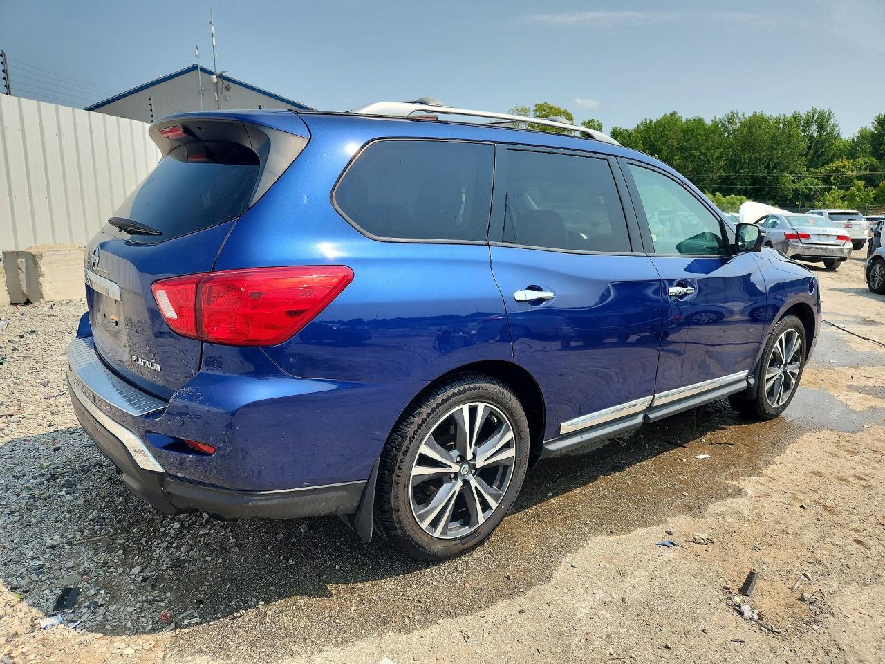 2018 Nissan Pathfinder S - Фото 3