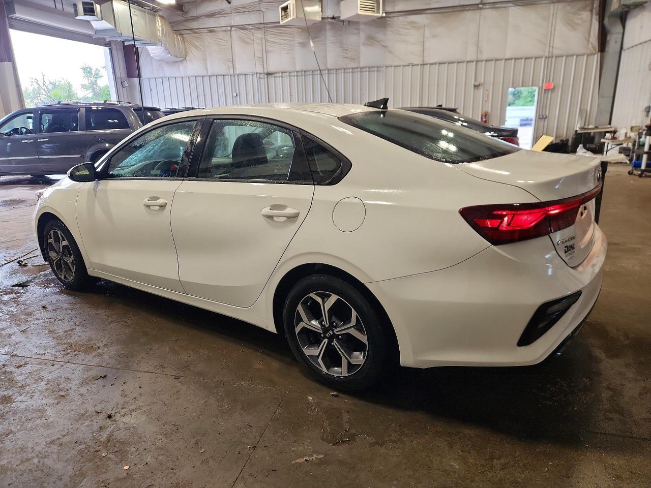 2019 Kia Forte Lxs - Фото 2