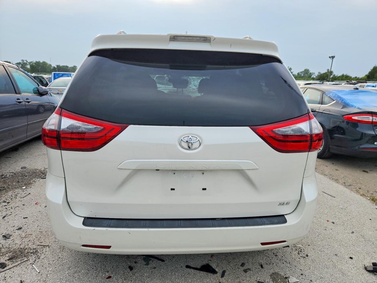 2020 Toyota Sienna Xle 8-Passenger - Image 6