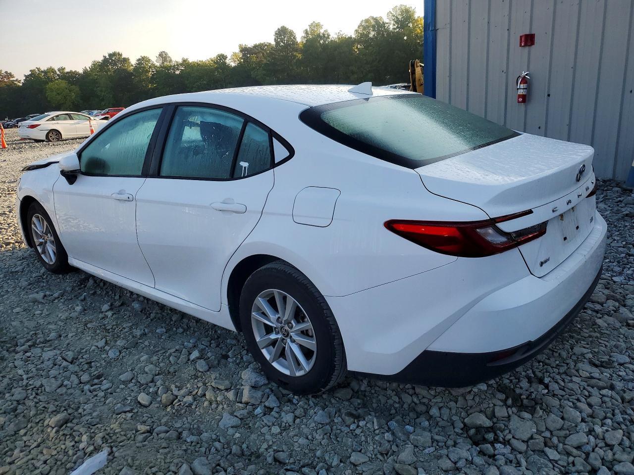 2025 Toyota Camry Le - Фото 2