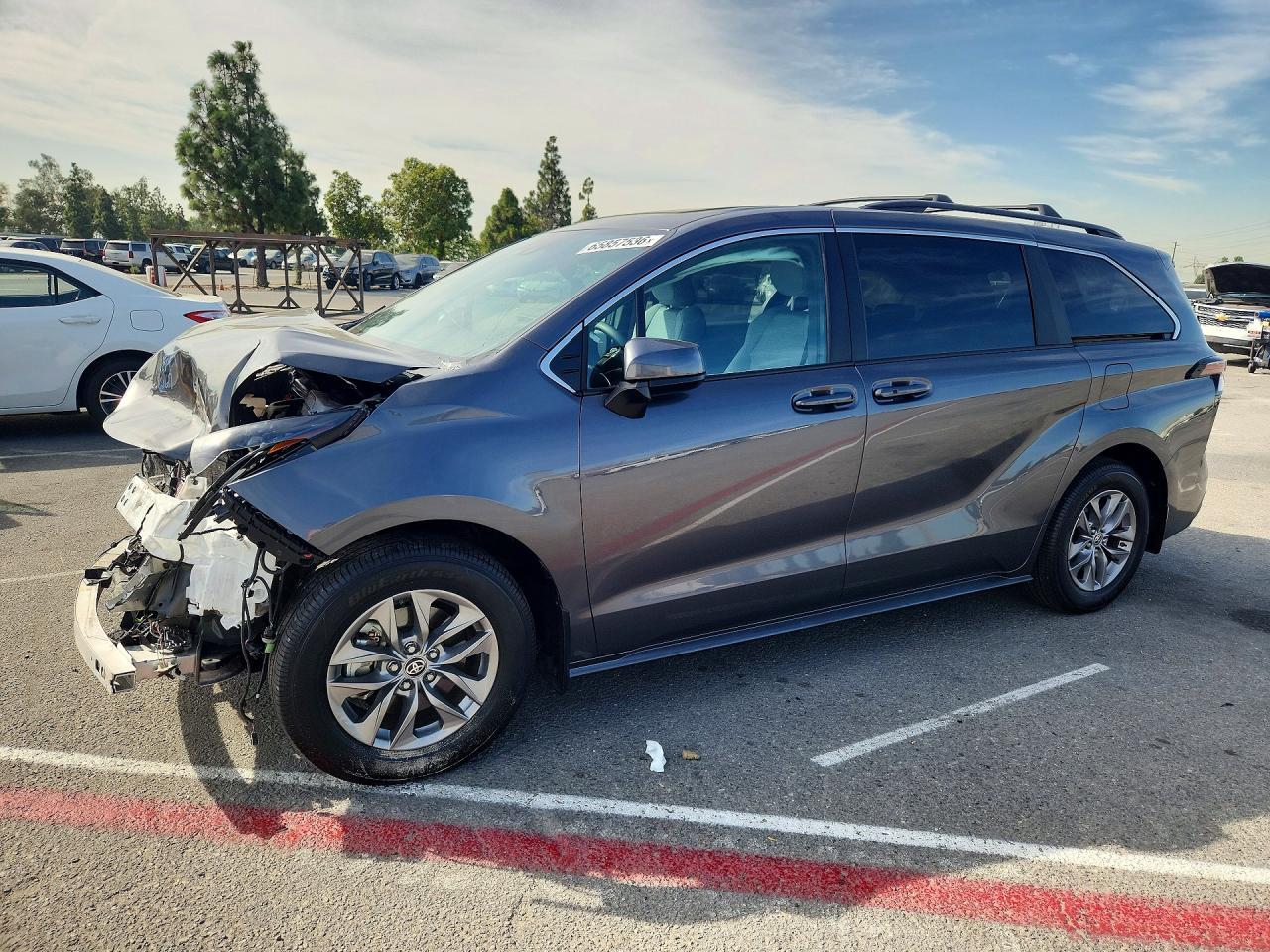 2025 Toyota Sienna Le