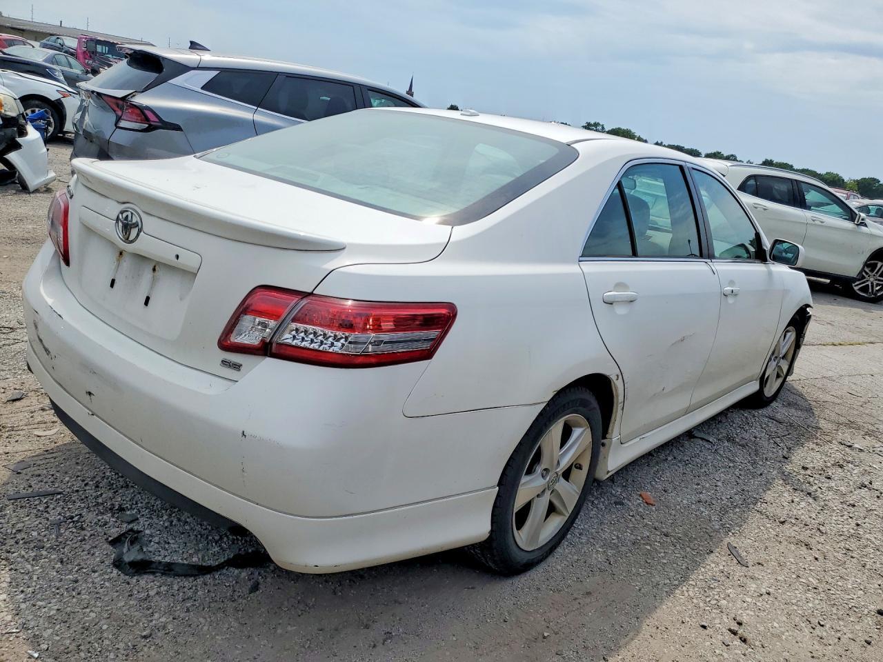 2011 Toyota Camry Se - Фото 3