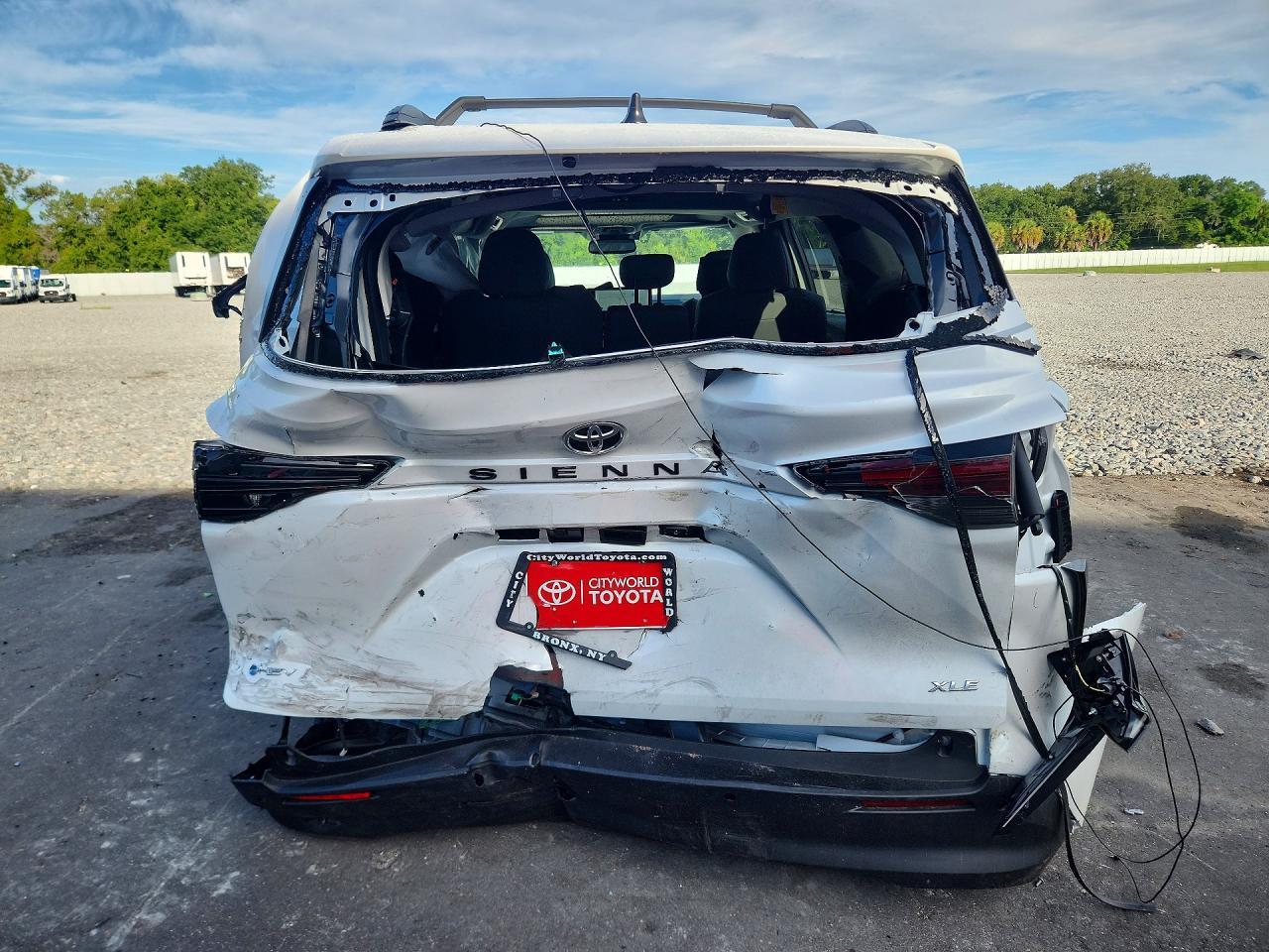 2026 Toyota Sienna Xle 8-Passenger - Image 6
