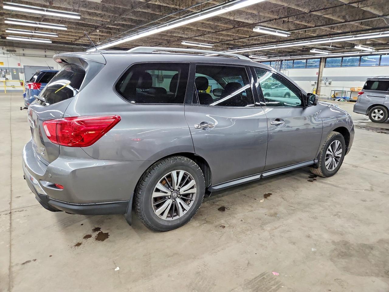 2017 Nissan Pathfinder S - Фото 3
