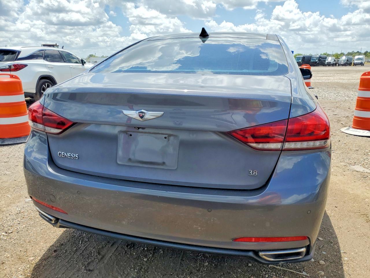2016 Hyundai Genesis 3.8L - Фото 6