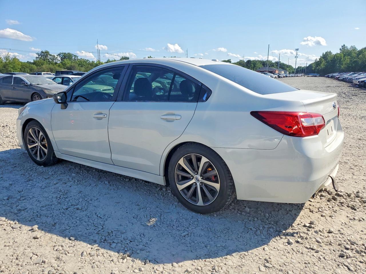 2015 Subaru Legacy 2.5I Limited - Фото 2