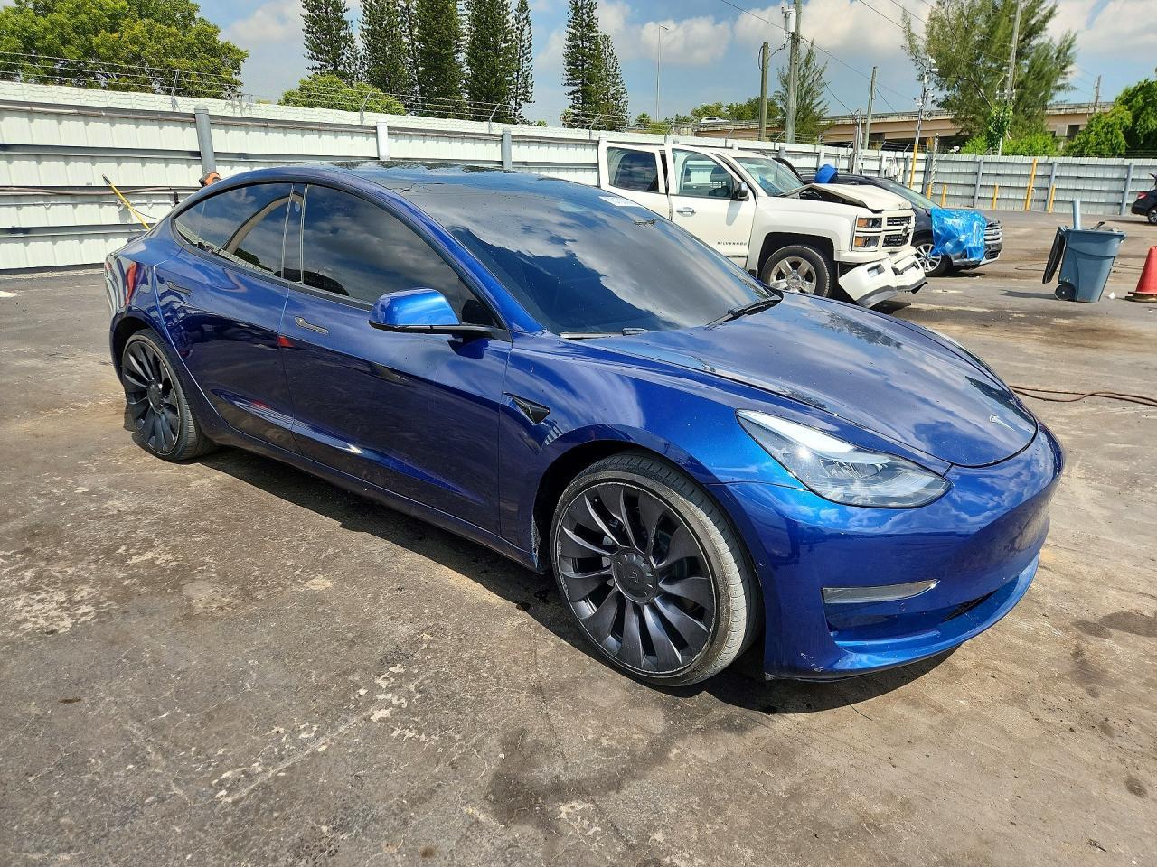 2022 Tesla Model 3 - Фото 4