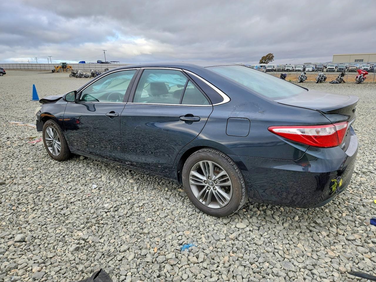 2015 Toyota Camry Se - Image 2