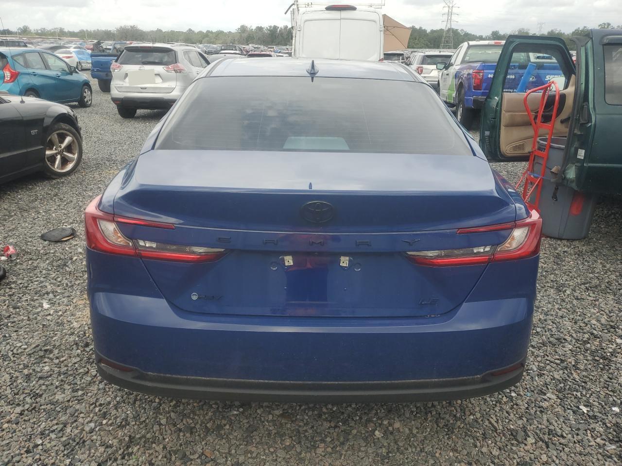 2025 Toyota Camry Le - Фото 6