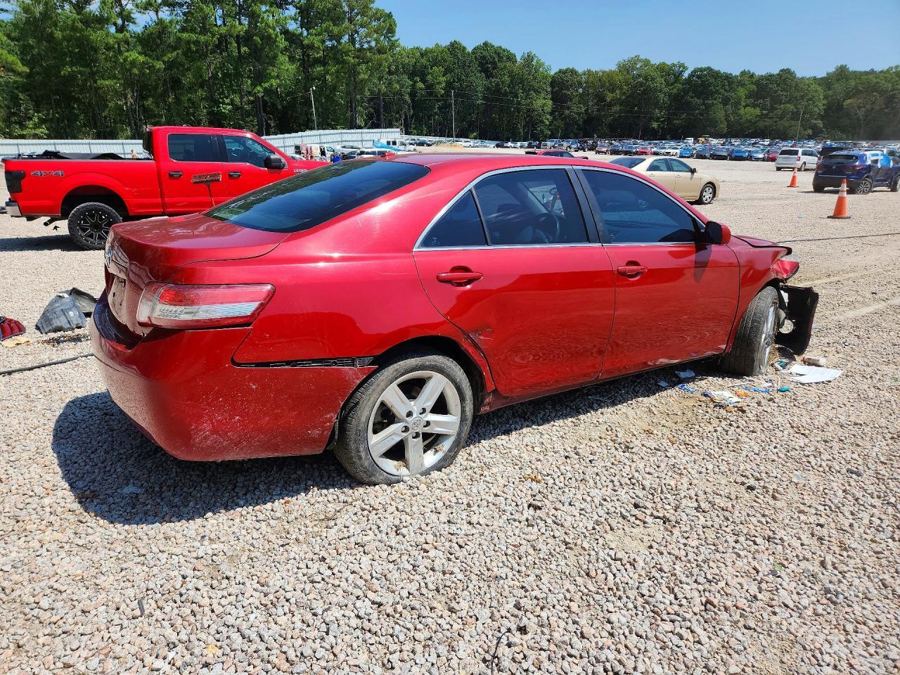 2010 Toyota Camry Le - Фото 3