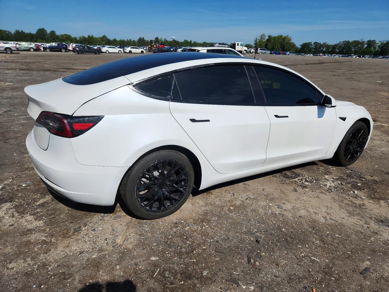 2022 Tesla Model 3 - Фото 3