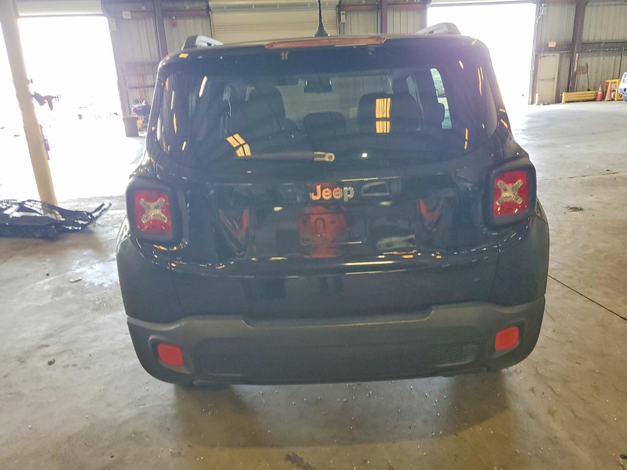 2016 Jeep Renegade Latitude - Image 6