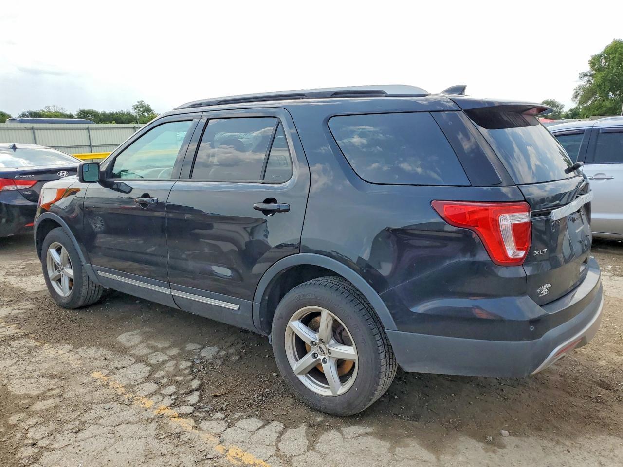 2017 Ford Explorer Xlt - Фото 2