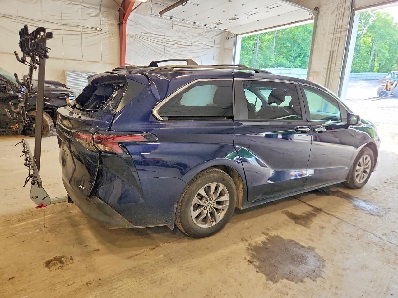 2025 Toyota Sienna Xle 7-Passenger - Фото 3