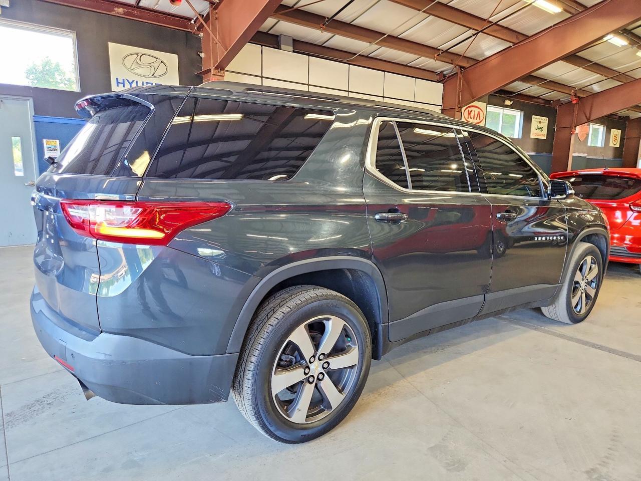 2019 Chevrolet Traverse Lt - Image 3