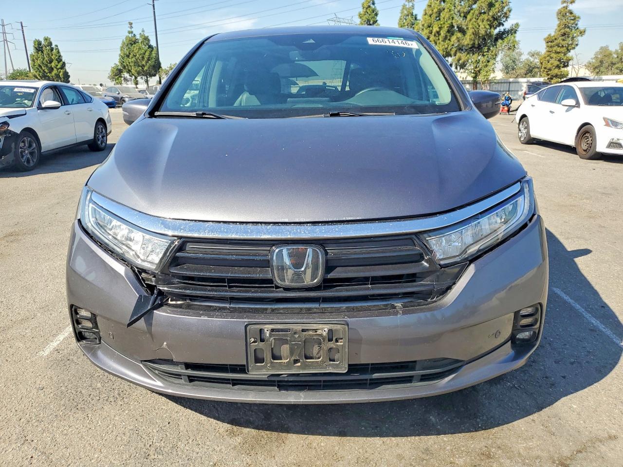 2023 Honda Odyssey Touring - Image 5