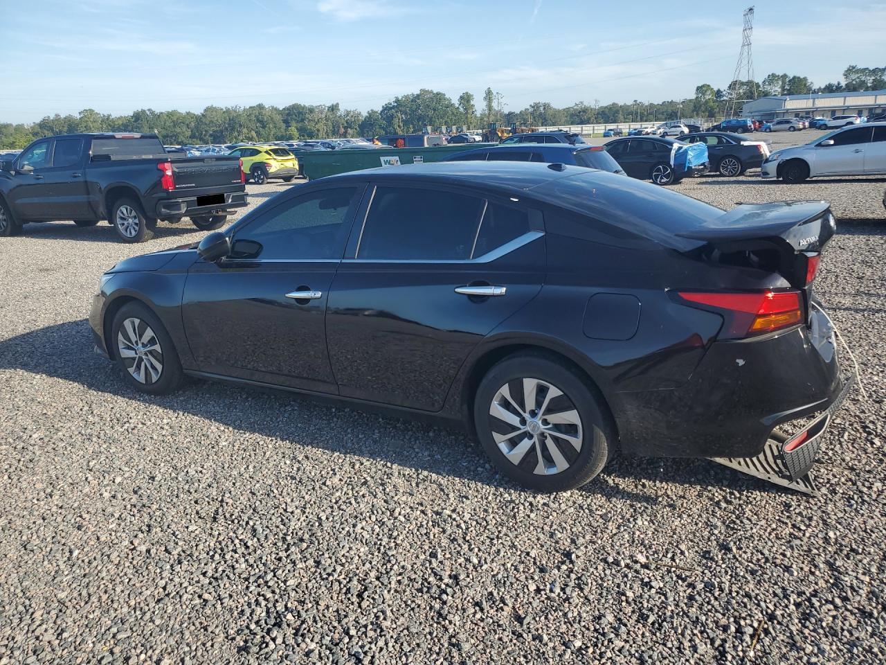 2020 Nissan Altima S - Фото 2