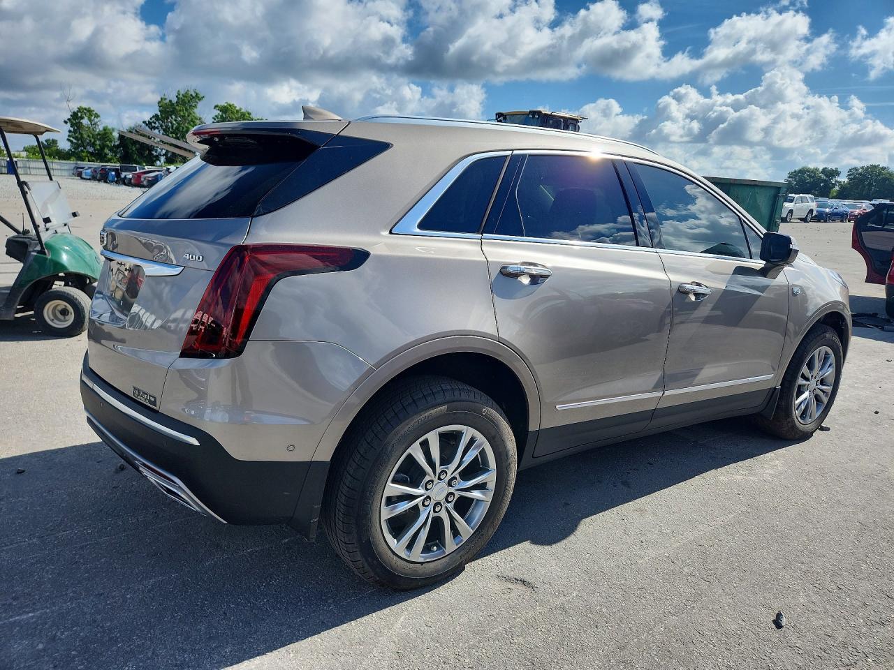 2022 Cadillac Xt5 Premium Luxury - Image 3