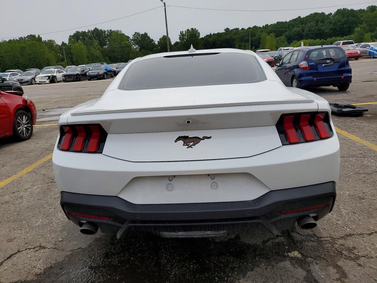 2025 Ford Mustang - Фото 6