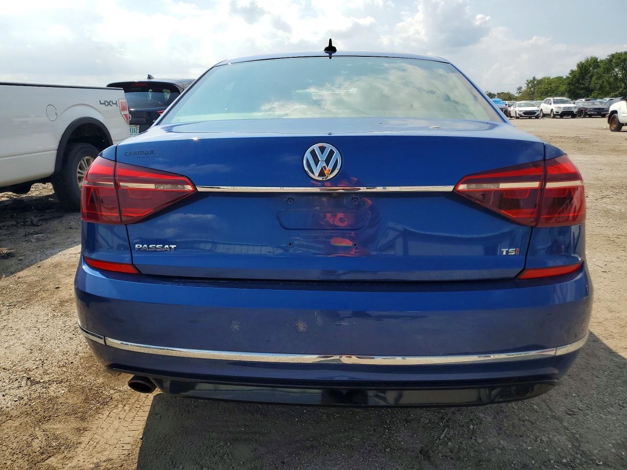 2017 Volkswagen Passat R-Line - Фото 6