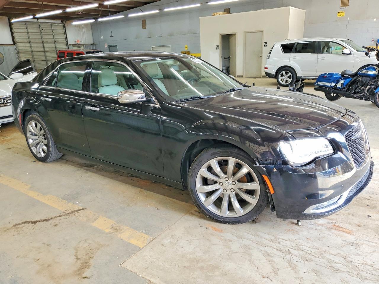 2019 Chrysler 300 Limited - Image 4