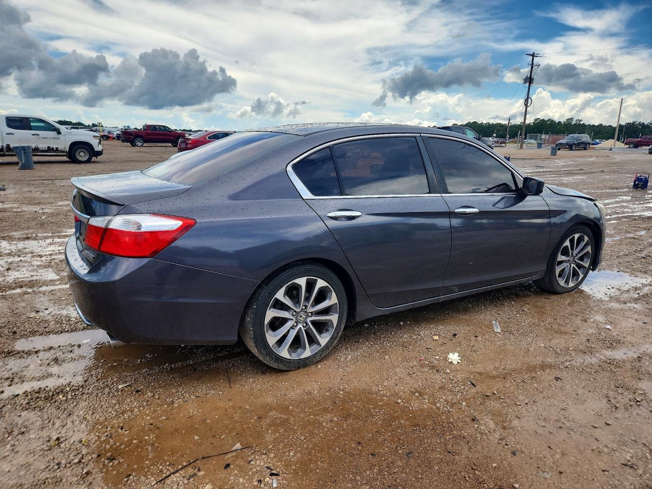 2015 Honda Accord Sport - Image 3