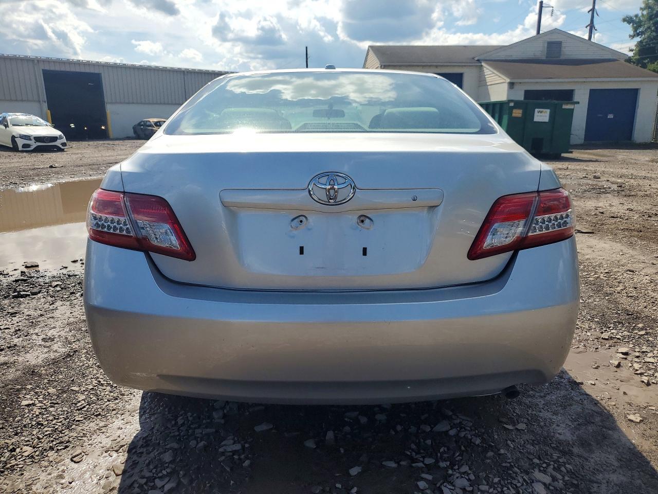 2011 Toyota Camry Le - Image 6