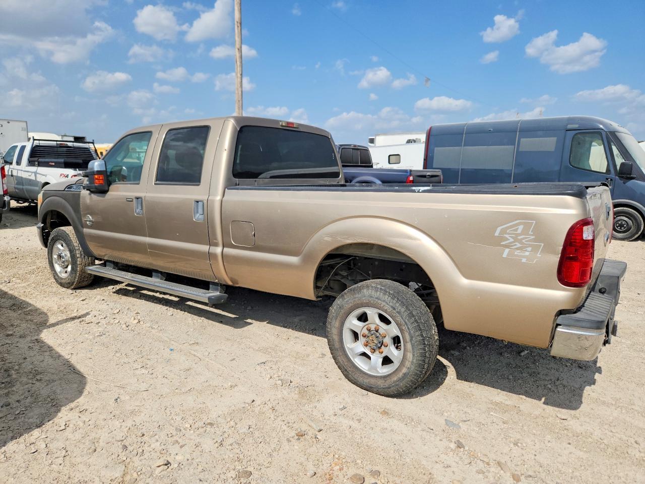 2011 Ford F350 Super Duty - Фото 2
