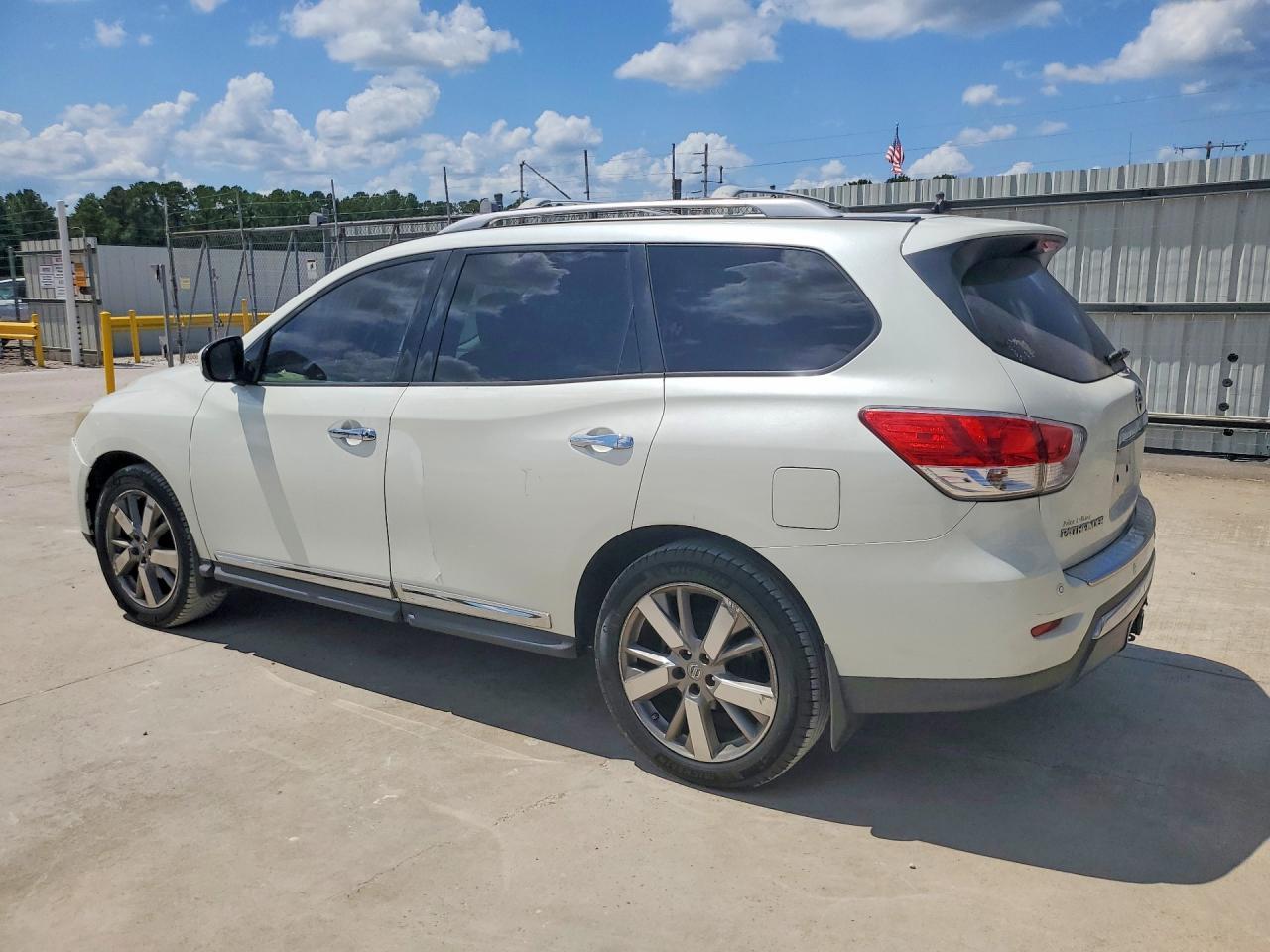2016 Nissan Pathfinder Platinum - Фото 2