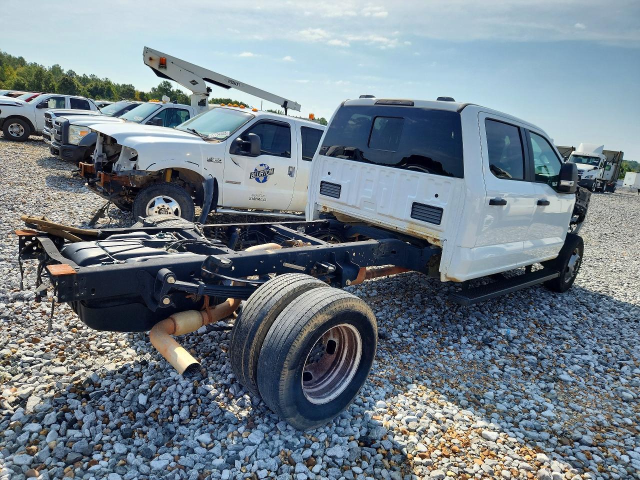 2025 Ford F350 Super Duty - Фото 3