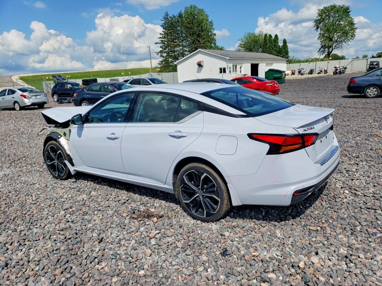 2023 Nissan Altima Sr - Фото 2