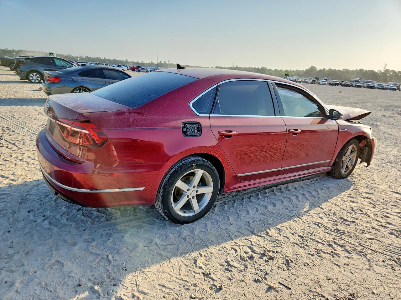 2017 Volkswagen Passat R-Line - Фото 3