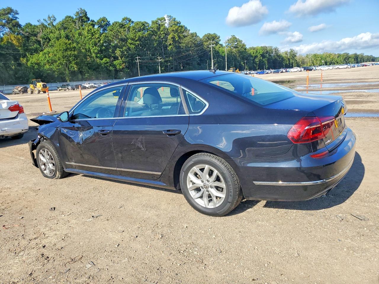 2017 Volkswagen Passat S - Фото 2