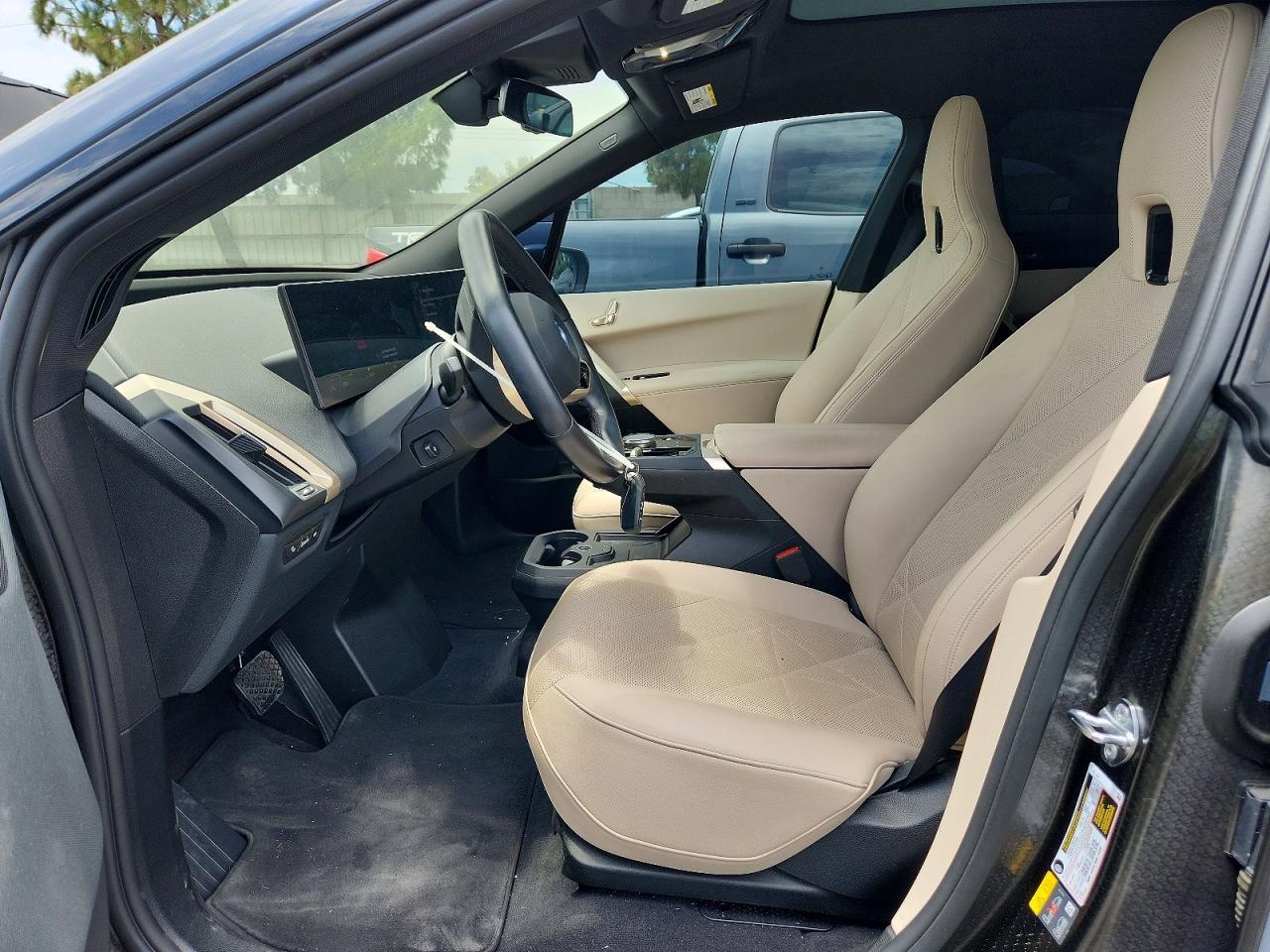 2025 BMW Ix xDrive50 - Фото 7