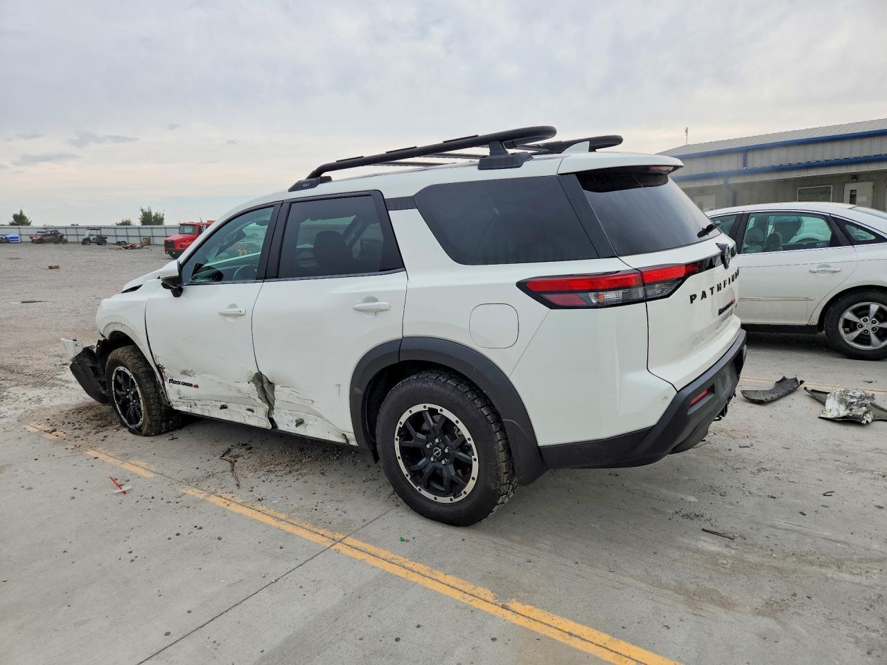 2023 Nissan Pathfinder Sv - Фото 2