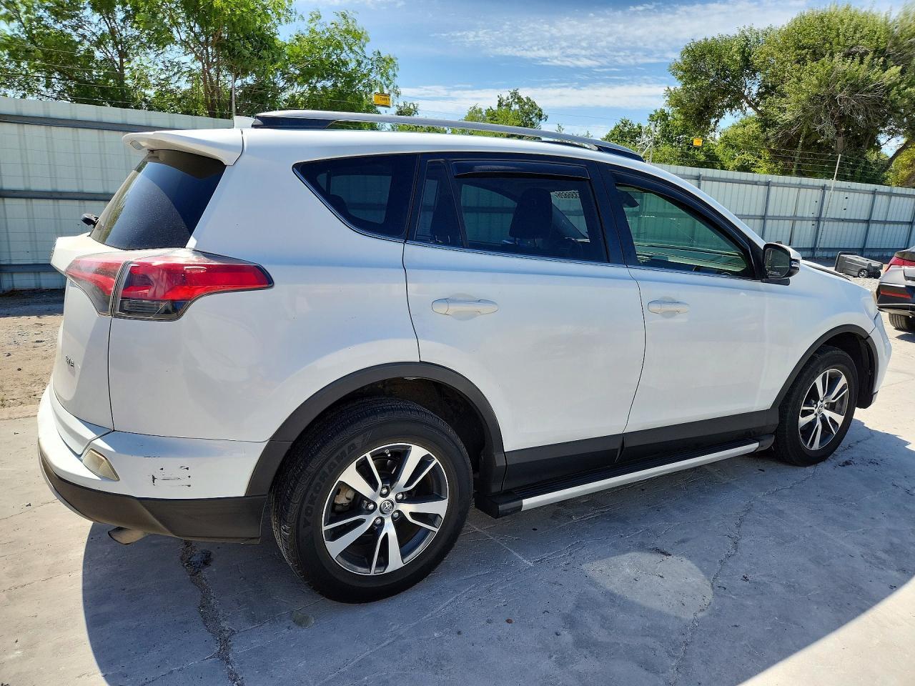 2018 Toyota Rav4 Xle - Image 3
