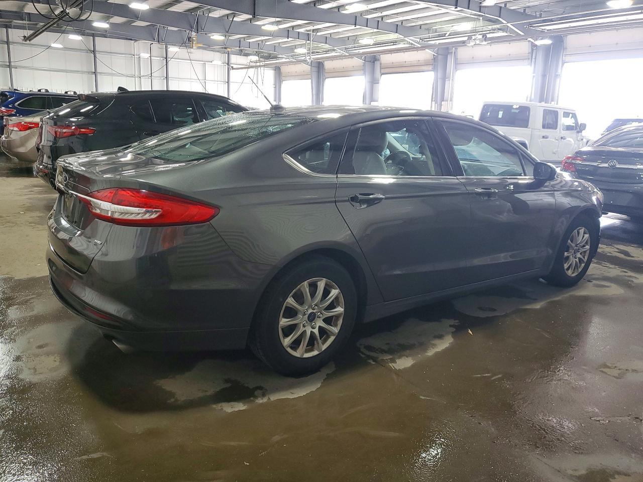 2018 Ford Fusion S - Фото 3