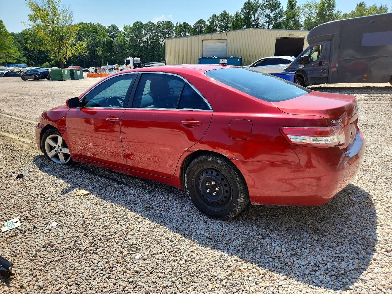 2010 Toyota Camry Le - Фото 2