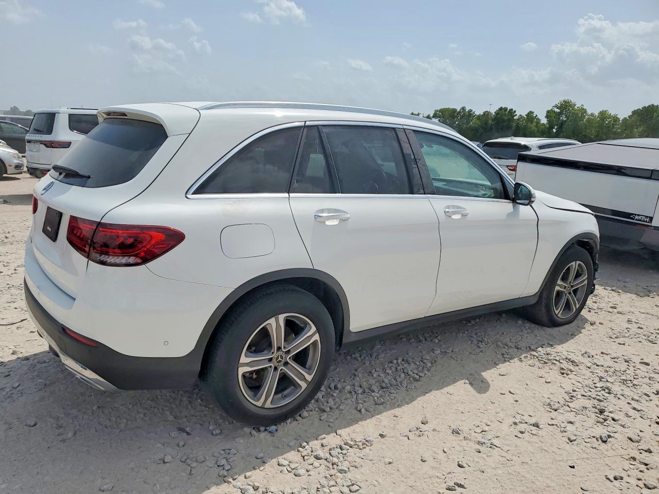 2021 Mercedes-Benz Glc 300 - Image 3