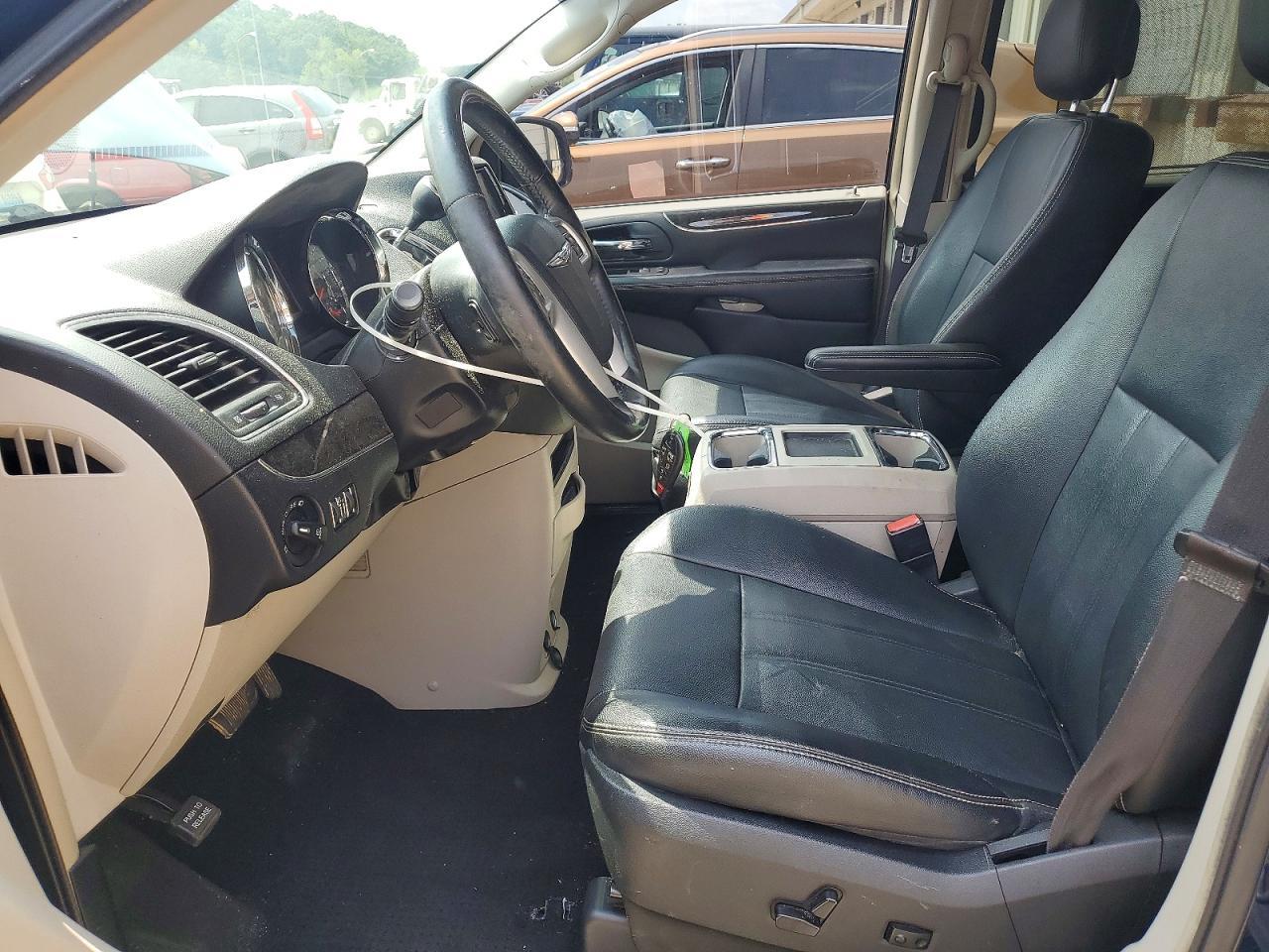 2016 Chrysler Town & Country Touring - Фото 7