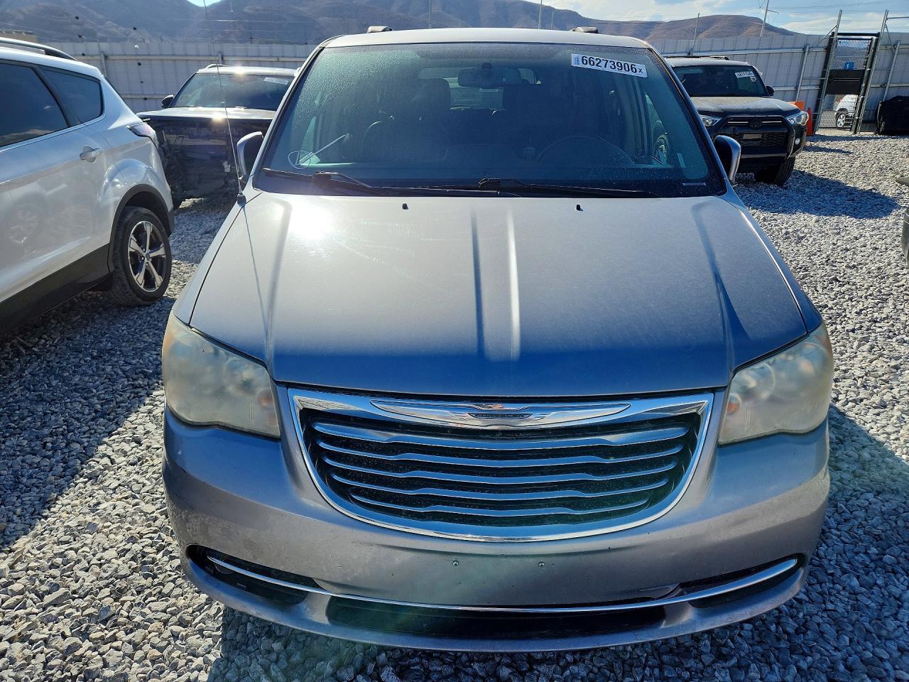 2013 Chrysler Town & Country Touring - Фото 5