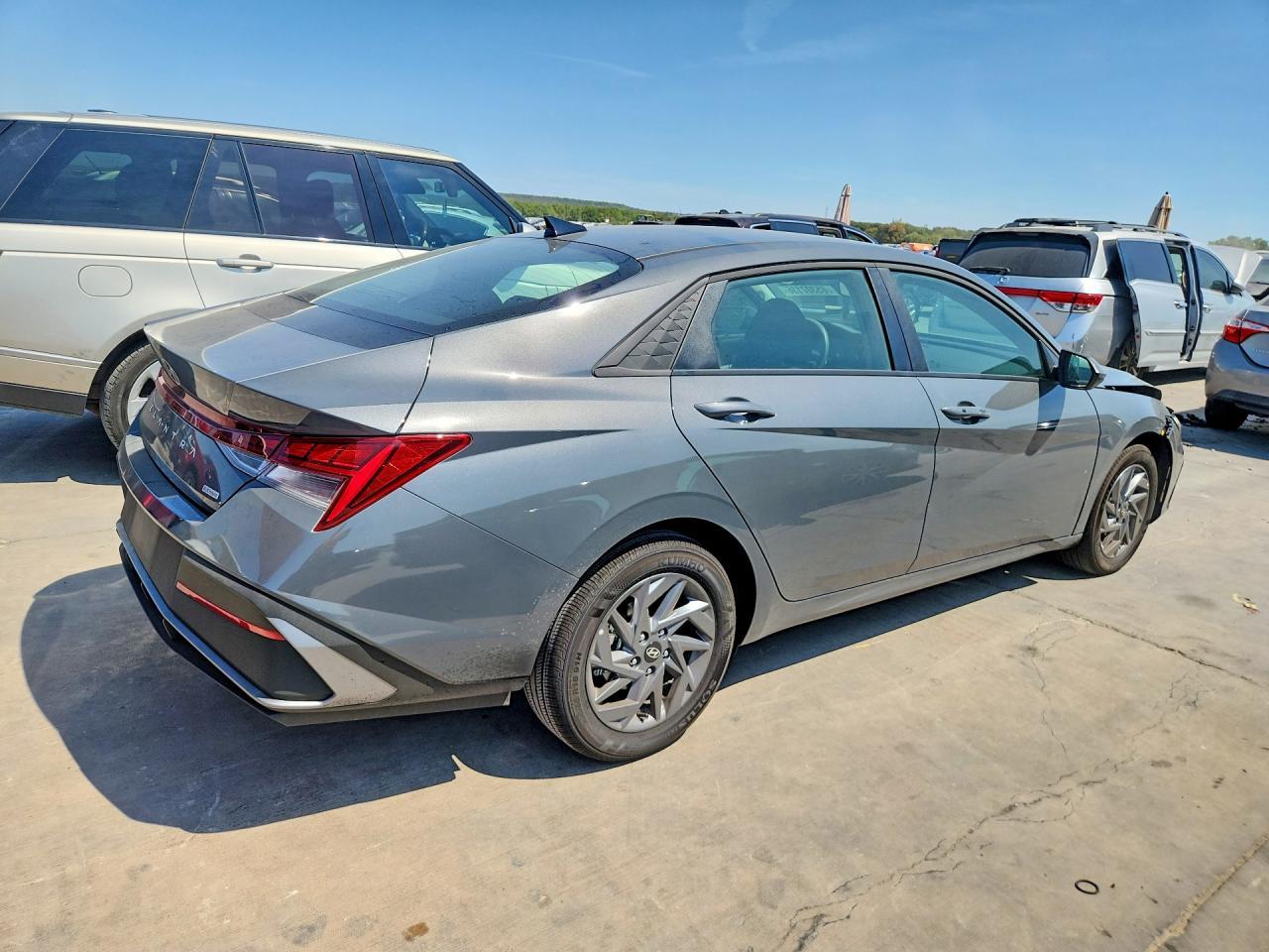 2026 Hyundai Elantra Hybrid Blue - Фото 3